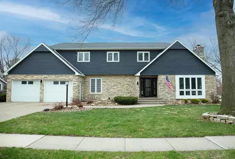 1306 Grandview Ave, Waverly, IA 50677