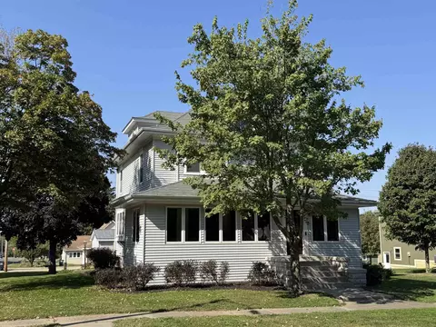 511 3rd St, Parkersburg, IA 50665