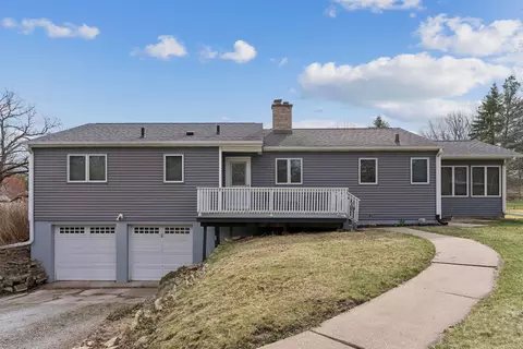2610 Mcclain Dr, Cedar Falls, IA 50613