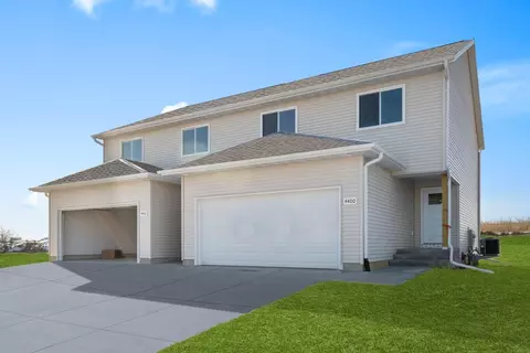 4400 Mourning Dove Dr, Waterloo, IA 50702