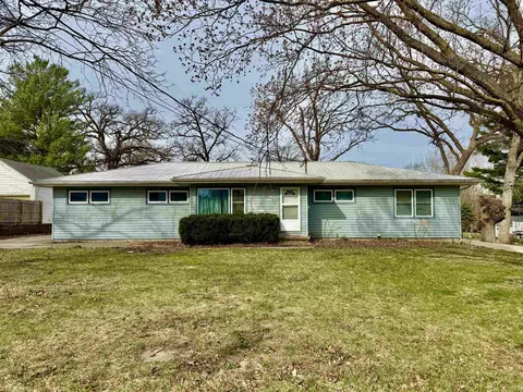 420-422 S Hackett Rd, Waterloo, IA 50701