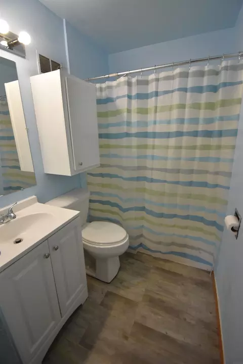 Bath - 712 Maxwell St, Waterloo, IA 50701 photo 1 of 1