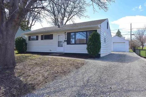 712 Maxwell St, Waterloo, IA 50701