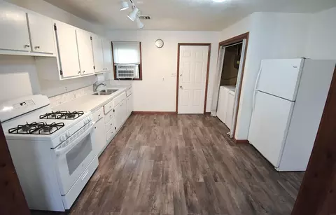 Kitchen - 712 Maxwell St, Waterloo, IA 50701 photo 2 of 2