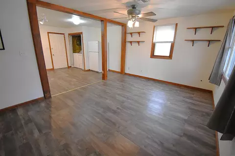 Living - 712 Maxwell St, Waterloo, IA 50701 photo 3 of 4