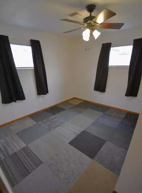 Bedroom - 712 Maxwell St, Waterloo, IA 50701 photo 2 of 3