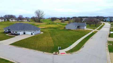 145 Eagle Ridge Dr, Waverly, IA 50677