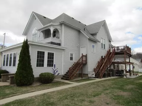 130 S River Park Dr, Guttenberg, IA 52052
