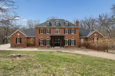 77 Roosevelt Dr, East Dubuque, IL 61025