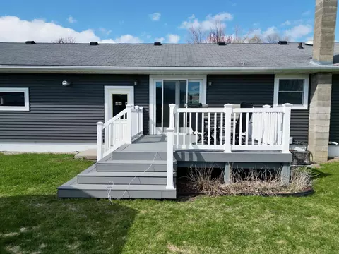 Exterior - 2532 River Rd, Decorah, IA 52101 photo 2 of 3