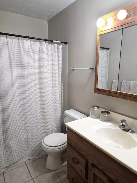 Bath - 2532 River Rd, Decorah, IA 52101 photo 1 of 1