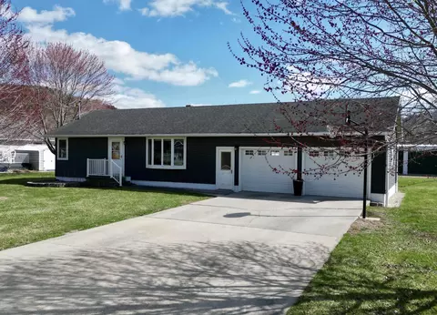 2532 River Rd, Decorah, IA 52101