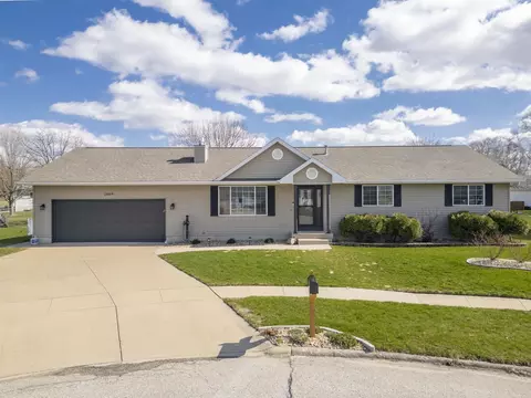 2609 Heather Ln, Waterloo, IA 50701