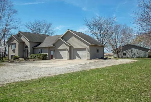 2346 Midway Ave, Denver, IA 50622