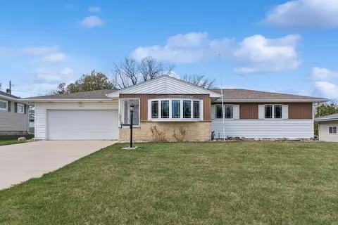2702 Highview Ave, Waterloo, IA 50702