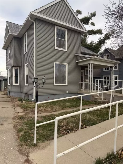1804 8th Ave, Belle Plaine, IA 52208