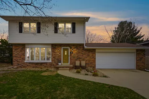 204 Brentwood Dr, Cedar Falls, IA 50613