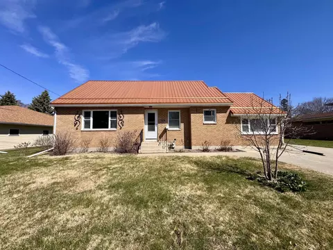 216 SE 1st Ave, Waukon, IA 52172