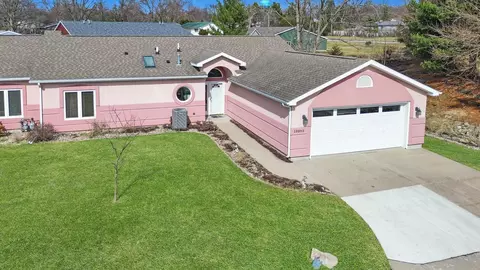 1809 W 18th St #B, Cedar Falls, IA 50613