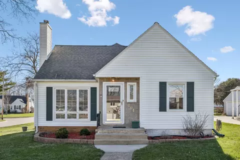 201 Derbyshire Rd, Waterloo, IA 50701