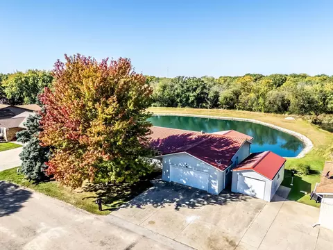 410 Lakeside Dr, Fairbank, IA 50629