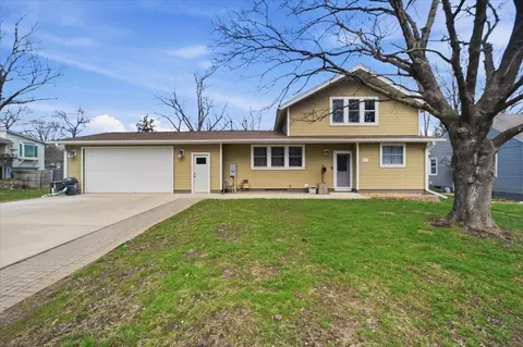 927 W 14th St, Cedar Falls, IA 50613