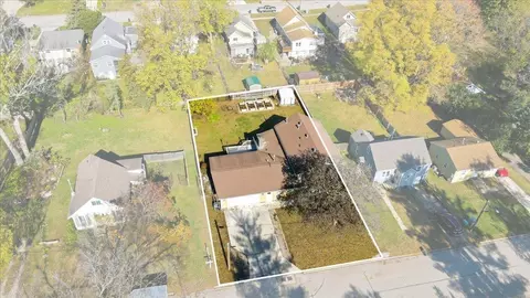 927 W 14th St, Cedar Falls, IA 50613