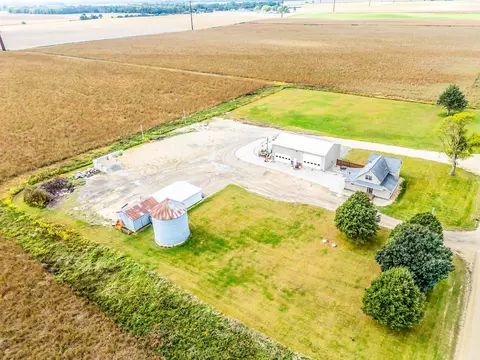 5419 W Bennington Rd, Cedar Falls, IA 50613