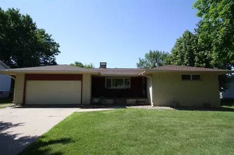 1008 1st St NE, Oelwein, IA 50662