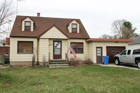 220 E Franklin St, Denver, IA 50622