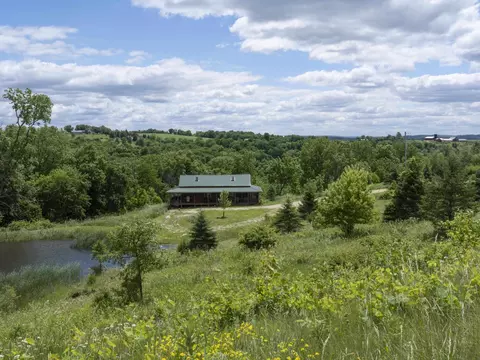 1878 Trophy Run Ln, Harpers Ferry, IA 52146