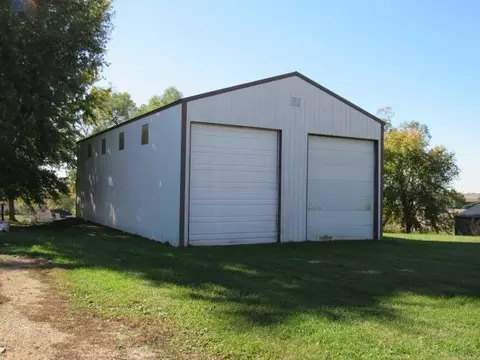 503 W Grove St, Wyoming, IA 52362