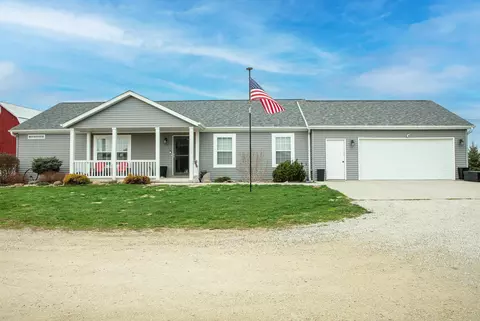 2048 180th St, Waverly, IA 50677