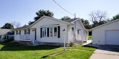 208 1st St, Parkersburg, IA 50665