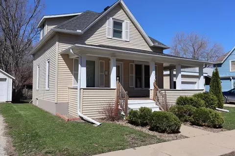 111 1st St, Oelwein, IA 50662