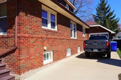 127 7th Ave, Oelwein, IA 50662