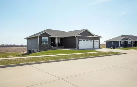 Exterior - 211 Elliot Ave, Shell Rock, IA 50670 photo 10 of 10