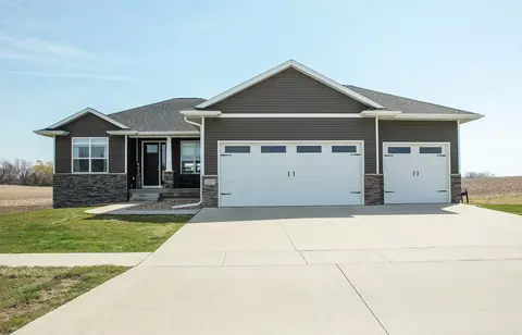 211 Elliot Ave, Shell Rock, IA 50670