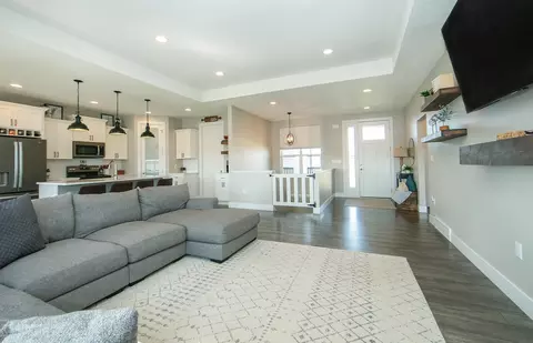 Entry Way - 211 Elliot Ave, Shell Rock, IA 50670 photo 2 of 2