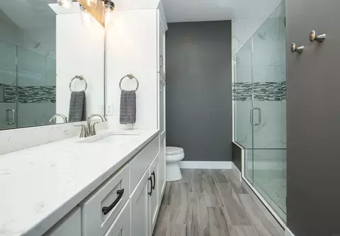 Bath - 211 Elliot Ave, Shell Rock, IA 50670 photo 4 of 5