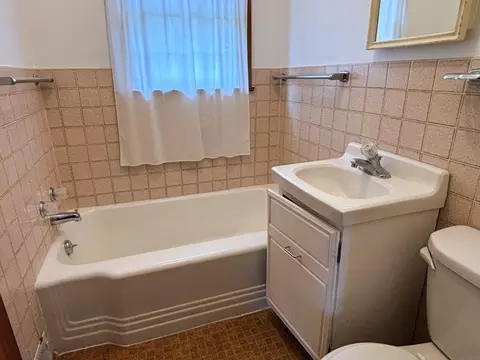 Bath - 710 Pine St, Decorah, IA 52101 photo 1 of 2