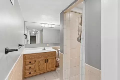 Bath - 151 Pershing Rd, Waterloo, IA 50701 photo 3 of 3