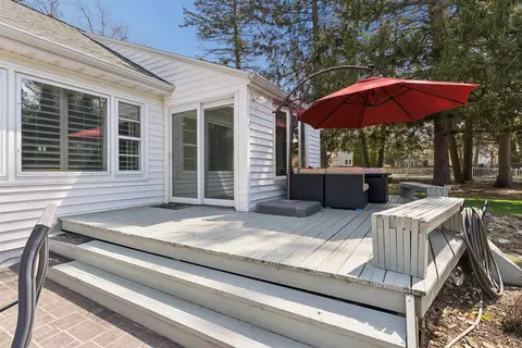 Exterior - 151 Pershing Rd, Waterloo, IA 50701 photo 3 of 8