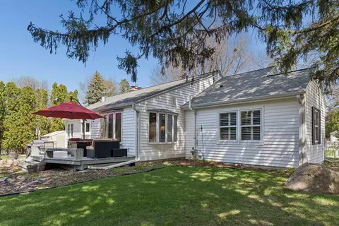 Exterior - 151 Pershing Rd, Waterloo, IA 50701 photo 6 of 8