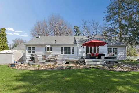 Exterior - 151 Pershing Rd, Waterloo, IA 50701 photo 5 of 8