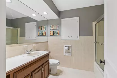 Bath - 151 Pershing Rd, Waterloo, IA 50701 photo 2 of 3