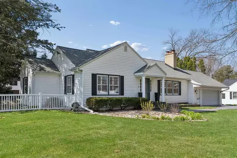 Exterior - 151 Pershing Rd, Waterloo, IA 50701 photo 2 of 8