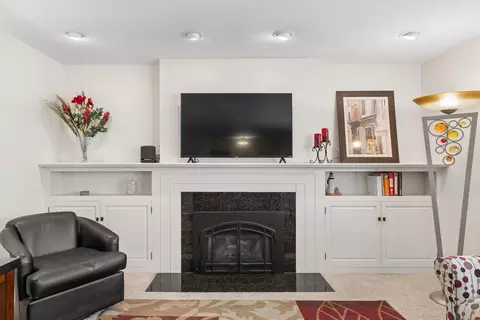 Living - 151 Pershing Rd, Waterloo, IA 50701 photo 2 of 4