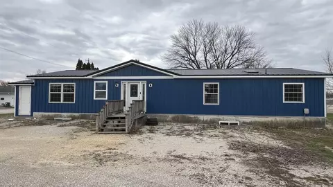 123 1st Ave, Waucoma, IA 52171