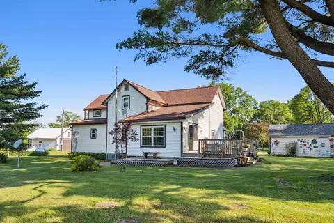 4063 Alberta Rd, Strawberry Point, IA 52076